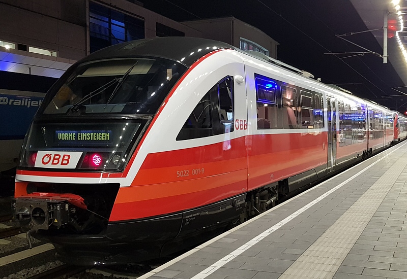 Triebwagen 5022.001-9 mit neuem Design in Graz Hbf!